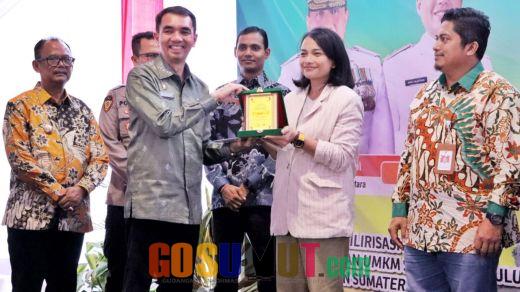 Dukung Potensi dan Pengembangan Investasi di Sumut, Regal Spring Indonesia Terima Penghargaan