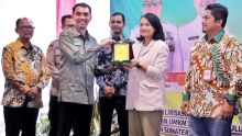 Dukung Potensi dan Pengembangan Investasi di Sumut, Regal Spring Indonesia Terima Penghargaan