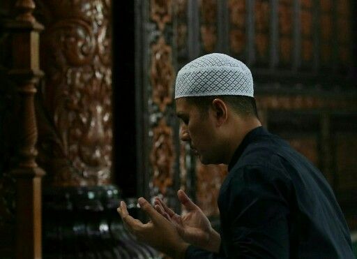 Tunggu Quick Count, Cawagub Ijeck Iktikaf di Masjid yang Dibangun Ayahnya