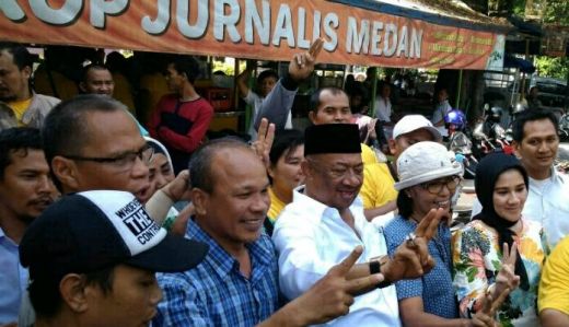 Naik Betor, Syamsul Arifin Sambangi Warkop Jurnalis