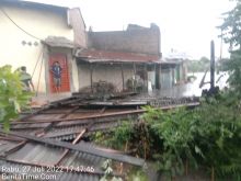 Breaking News! Puluhan Unit Rumah di Sei Bamban Dihantam Angin Puting Beliung