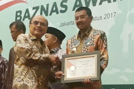 Paten! Tengku Erry Terima Baznas Award