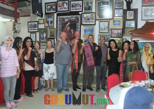 Media Perth Australia Kunjungi Wisata Salib Kasih Disambut Positif Oleh Bupati Taput