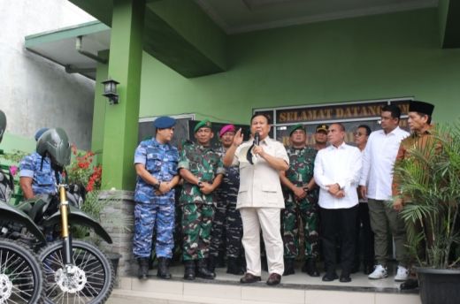 Menhan Prabowo Serahkan 20 Sepeda Motor untuk Babinsa di Medan