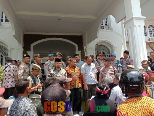 Sengketa Pilkades, Warga Desa Perbangunan Saling Gelar Aksi Unjuk Rasa Ke Kantor DPRD Asahan