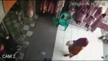 Modus Pelaku Aksi Pencurian Pakaian di Madina Terekam CCTV