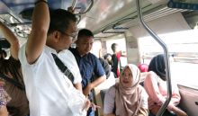 Penumpang Kagum Melihat Sihar Naiki Kereta Api ke Binjai