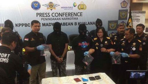 Sembunyikan Sabu di Anus, 2 WNA Malaysia Diringkus Bea Cukai Kualanamu