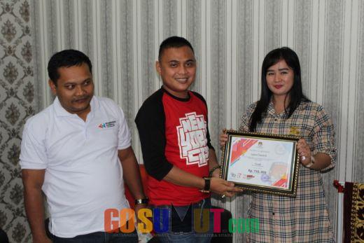 Henny Sucianti Juara Lomba Foto Selfie KPU Tanjungbalai