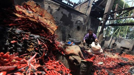 PD Pasar Izinkan Pedagang Ambil Sisa-sisa Barang Dagangan yang Terbakar