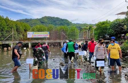 Hari Sumpah Pemuda, TNI-Polri dan Organisasi Kepemudaan Tanam Seribu Mangrove