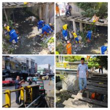 Pasukan Kuning DLHK Palas Bersama Warga Berjibaku Bersihkan Sampah di Aliran Sungai Sibuhuan