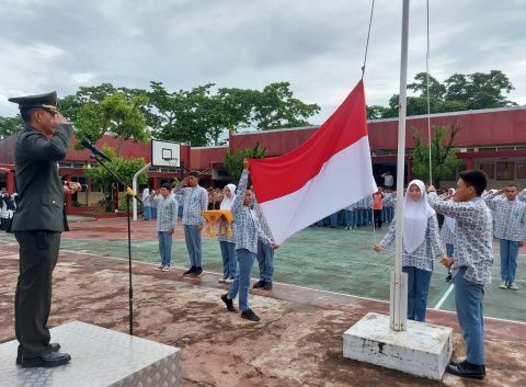 Dandim 0103 Aceh Utara Inspektur Upacara Hari Sumpah Pemuda di SMAN Modal Bangsa