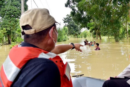 Tinjau Banjir Tebing Tinggi, Gubsu : Ini Rakyat Saya!