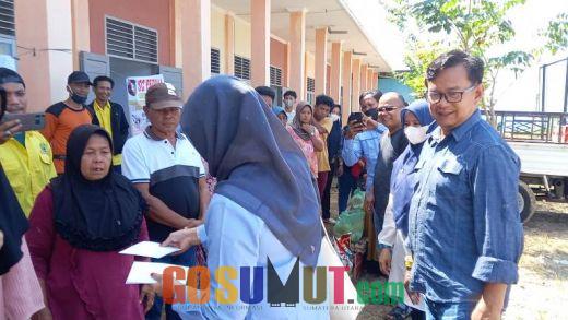 Ketua HNSI Sibolga Berikan Paket Sembako kepada Korban Ledakan Bom Ikan di Mes Pengungsian