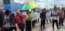 Ratusan Guru PTT Unjuk Rasa di Kantor Bupati dan Disdik Simalungun
