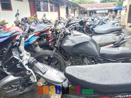 Pakai Knalpot Blong, 52 Sepeda Motor Parkir di Mapolres Padangsidimpuan