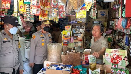 Kapolsek Medan Baru Cek Stok Sembako di Pasar Petisah