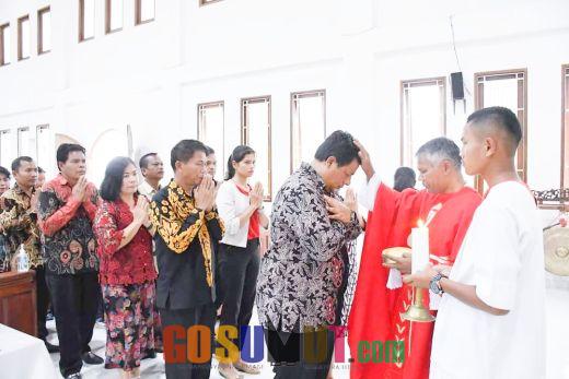 Bersama Pimpinan OPD, Bupati Samosir Ibadah Jumat Agung di Tomok