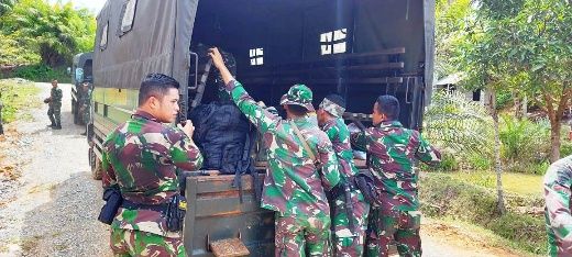 Truk Batalyon Siap Stanbay Menjemput Anggota Satgas Yang Tergabung Dalam TMMD Ke-108 Kembali Ke Homebase