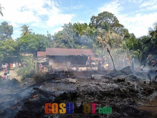 Tiga Unit Rumah di Kutambaru Dilalap Si Jago Merah