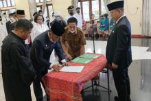 Bupati Lantik Augus Sitorus Definitif Jadi Sekretaris Daerah Kabupaten Toba