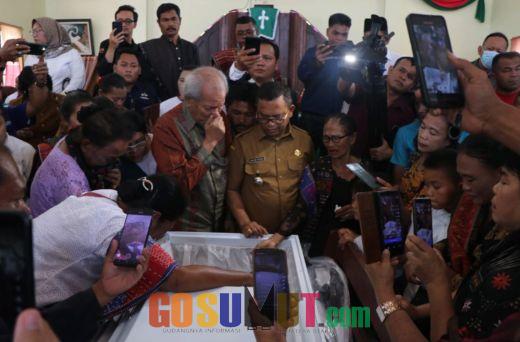 Arist Merdeka Dikebumikan, Bupati Toba Perjuanganmu untuk Anak-anak Indonesia akan Kami Lanjutkan