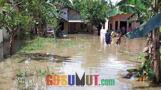 Diguyur Hujan Selama 3 Jam, Ratusan Rumah Warga Sergai Terendam Banjir
