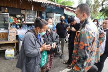 Pedagang Kios Kaki Lima Parapat Mengadu ke Wagub Musa Rajekshah