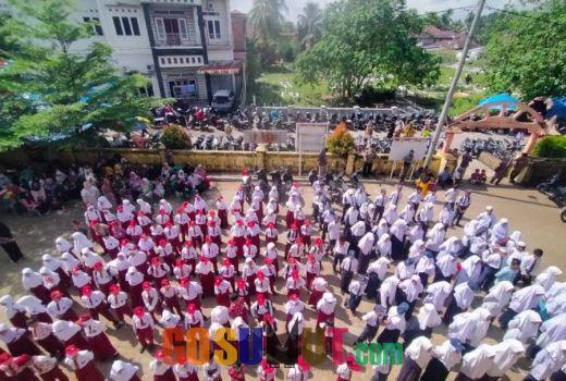 Disdikbud Palas Salurkan Beasiswa kepada 1.037 Siswa SD dan SMP Berprestasi