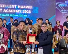 Rektor USU Terima Penghargaan Pembinaan Talenta Digital dari KSP-Huawei