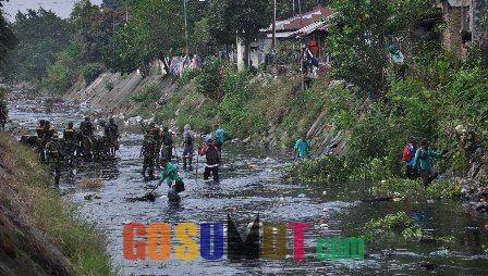Aksi Bersih-bersih Berlanjut, Giliran Sungai Kera yang Dibersihkan