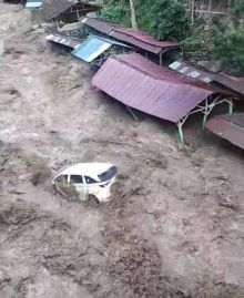 Sembahe Diterjang Banjir Bandang, Satu Mobil Terbawa Arus Sungai