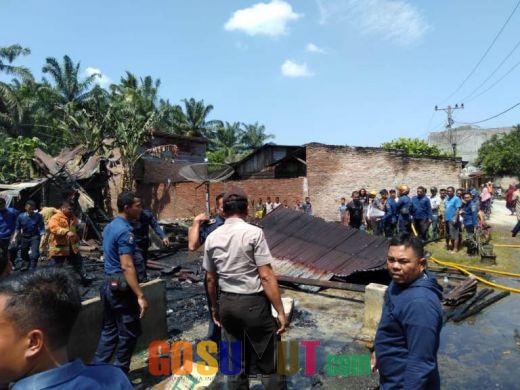 Reskrim Kualuh Hulu Cek Penyebab Kebakaran Rumah di Dusun Sukajadi