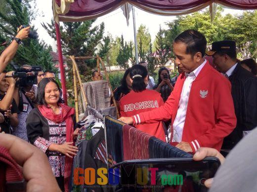 Presiden RI Joko Widodo Kunjungi kawasan wisata Salib Kasih Tarutung.