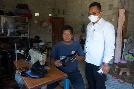 Erwin Tinambunan Penggiat Sepatu di Sibolga Butuh Sentuhan Pemerintah