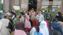 Ambil Bantuan Modal Usaha di Bank Aceh Syariah Lhokseumawe, Timbulkan Kerumunan Terpaksa Dibubarkan