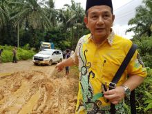 Besan Jokowi Desak Pemda Perbaiki Jalan Perbatasan di Sumut