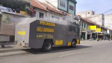 Polresta Deli Serdang Kerahkan 2 Unit Mobil Water Canon Untuk Penyemprotan Disinfektan Massal