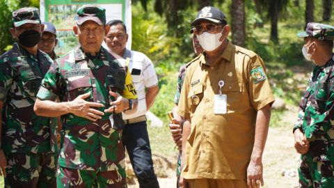 Asper Mabes TNI -AD  Bersama Afandin  Tinjau Pembangunan Jalan TMMD ke 113