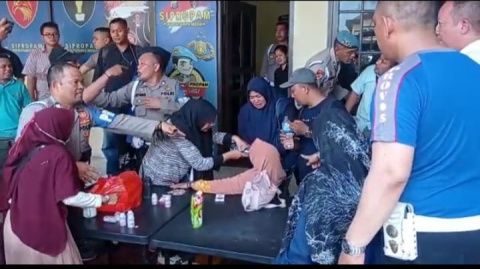 Viral! Warga Ngamuk Hingga Pingsan di Polrestabes Medan