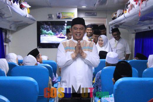 Bupati Erik Adtrada Turut Dampingi Perjalanan Calhaj Labuhanbatu Menuju Asrama Haji Medan