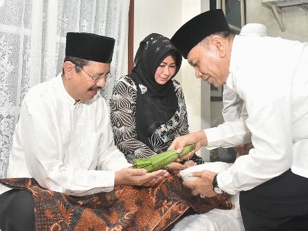 Pj Gubsu Hadiri Tepung Tawar Haji Tengku Erry dan Istri