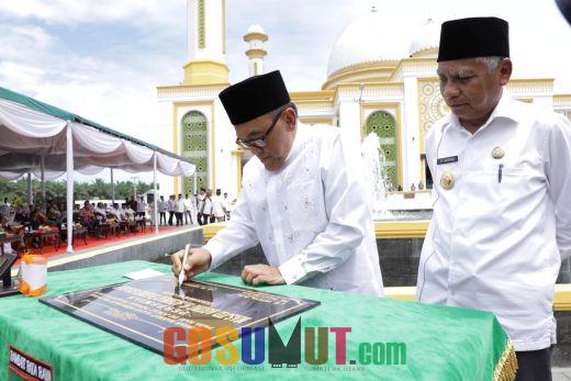Diperesmian Masjid Agung H. Achmad Bakrie, Plt. Bupati Asahan Meneteskan Air Mata