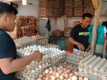 Jelang Kenaikan Harga BBM, Harga Telur dan Cabai Naik Signifikan