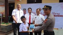 Polres Labuhanbatu Laksanakan Polri Peduli Literasi Distribusi Buku Sampai Pelosok Nusantara
