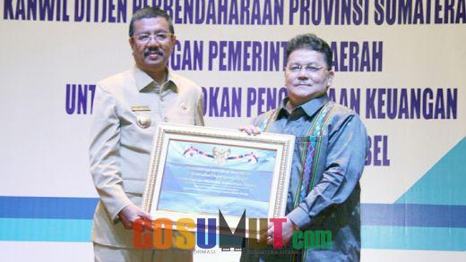 Tengku Erry Terima Penghargaan Tertinggi Dari Menteri Keuangan