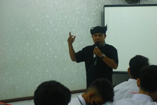 100 Pelajar Menengah Atas Antusias Ikuti Pelatihan Menulis Pantun yang digelar Klinik Pantun Nusantara